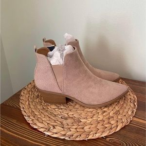 NEW Ladies’ Universal Thread Ankle Boots